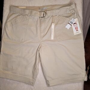 NWT Gloria Vanderbilt Khaki Shorts Size 18